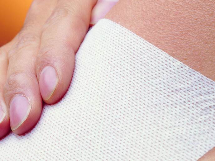 腰椎间盘突出贴膏药哪个牌子的好,腰椎间盘突出压迫左腿疼痛贴膏药