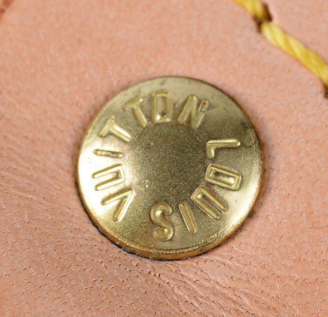 看标辨别lv包包真假,lv拉链真假鉴别方法双肩包