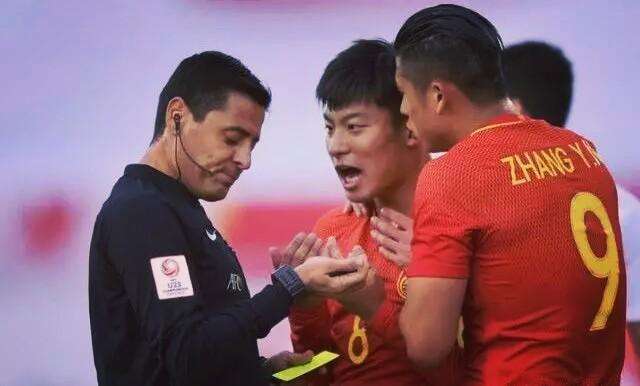 国足赛后遭球迷怒斥,韩媒称国足遭遇奇耻大辱