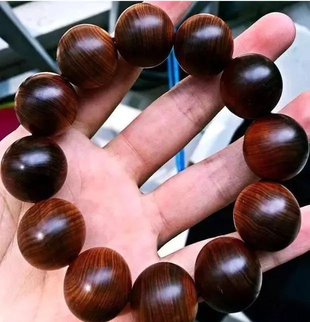 崖柏黑油料和黑骨料的区别,崖柏红油料好还是黑油好