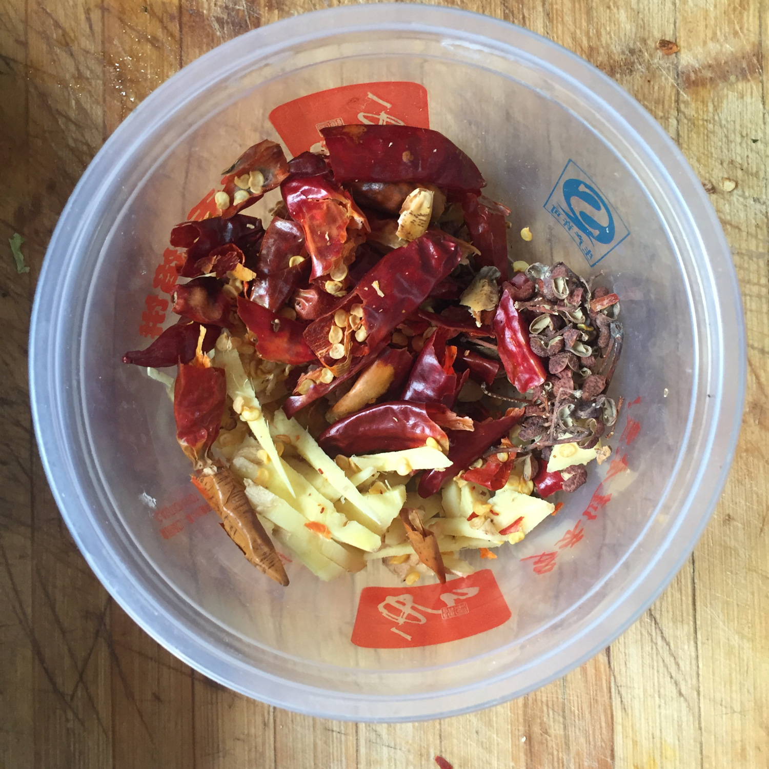 酱油腌辣椒黄瓜的做法,辣椒黄瓜咸菜教学视频