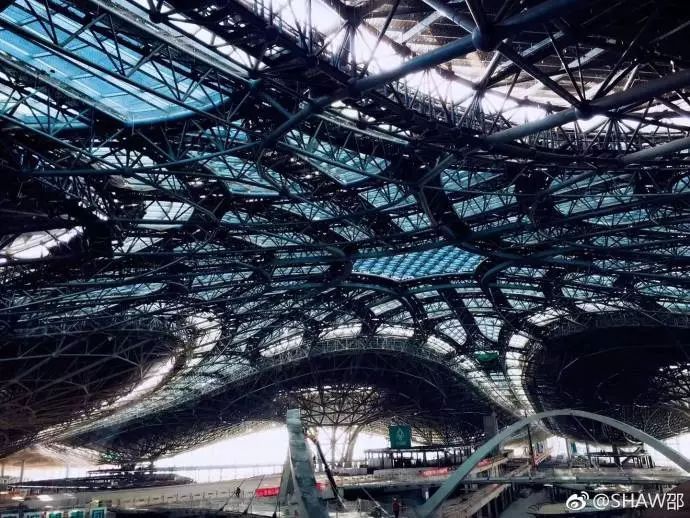 北京大兴国际机场像外星建筑,北京新机场现在建成什么样了