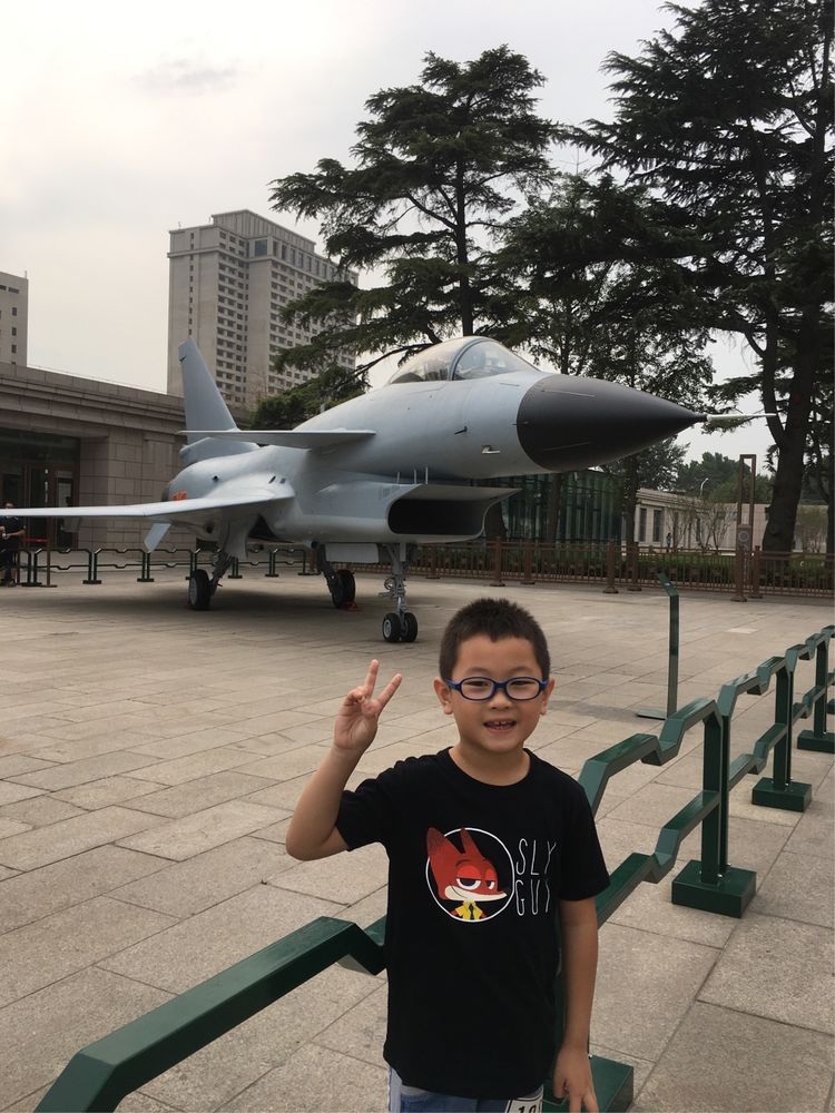 和小屁孩们一起出去玩的视频,和小屁孩玩的一天