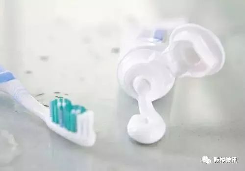 嘴唇干燥是什么病的预兆,嘴唇干燥查什么