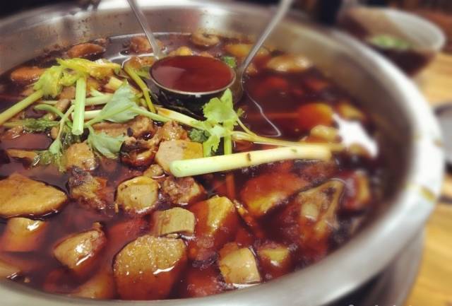 成都绝城芋儿鸡总店,芋儿鸡成都品尝