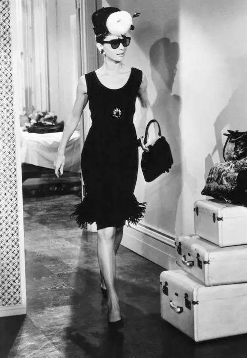 有哪些好看的小黑裙,小众又有设计感夏天必备小黑裙