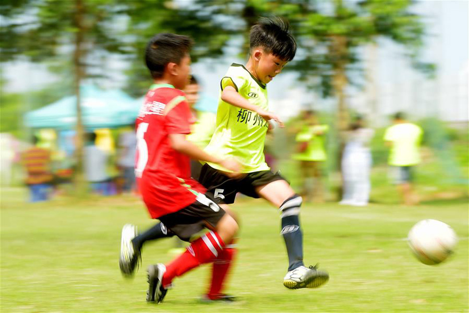 中俄青少年足球友谊赛大庆,中俄拔河比赛少年完整版