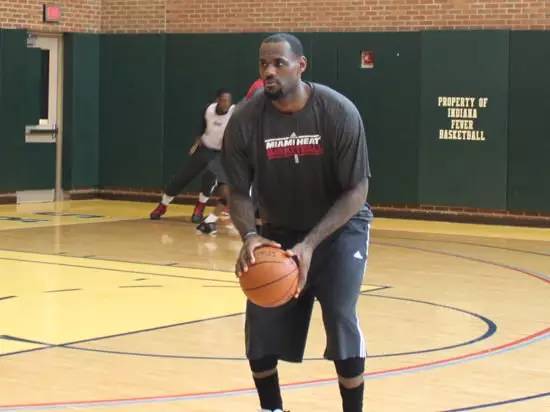 勒布朗詹姆斯成名前的故事 (勒布朗詹姆斯感人故事)