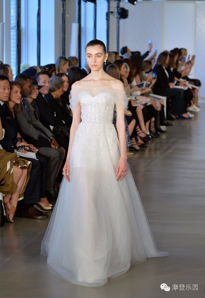 两地办婚礼可以穿两次婚纱吗,婚礼可以穿露脚的婚纱吗