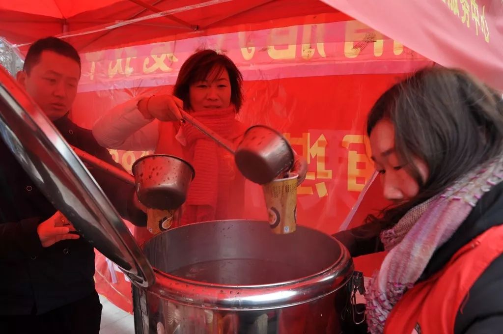 「聚焦」“情暖腊八爱暖中华”公益送粥活动温暖津城