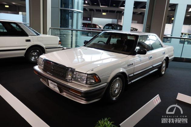 情怀老车港风丰田皇冠,情怀丰田皇冠