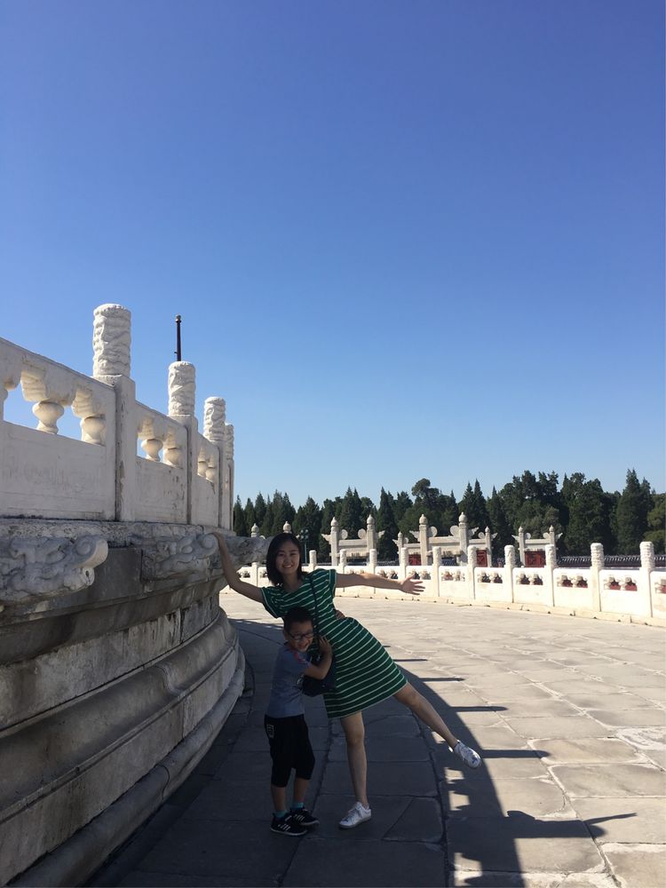 和小屁孩们一起出去玩的视频,和小屁孩玩的一天