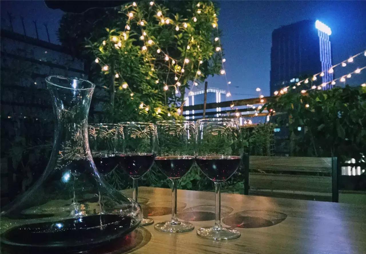 轰趴馆聚会攻略,20人轰趴聚会吃喝玩攻略