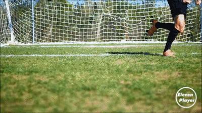 100个足球过人技巧教学,足球运球过人的方法及技巧