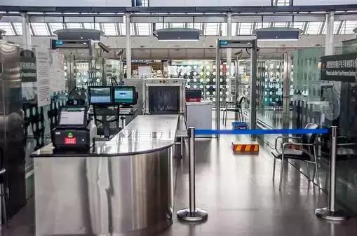 第一次坐飞机要注意什么搞笑版,孩子第一次坐飞机注意事项