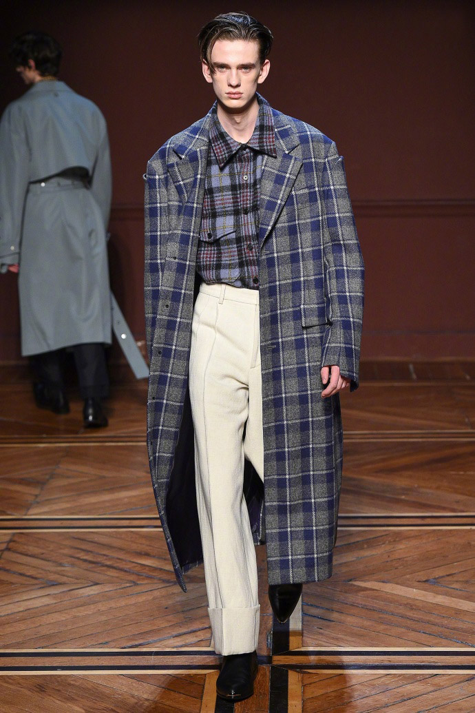 巴黎男装周berluti2019秋冬男装,2018年秋冬巴黎时装周chanel秀场