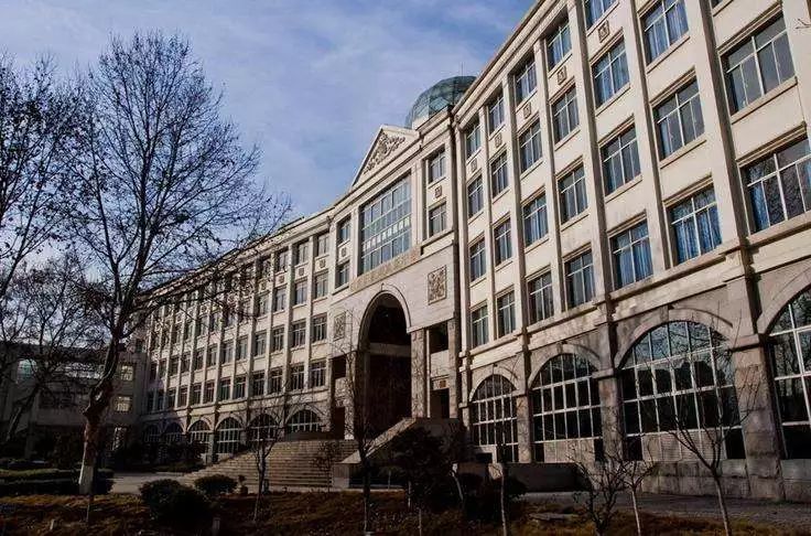 南京这所中学500元建校，出了2位世界冠军，最擅长的却是买买