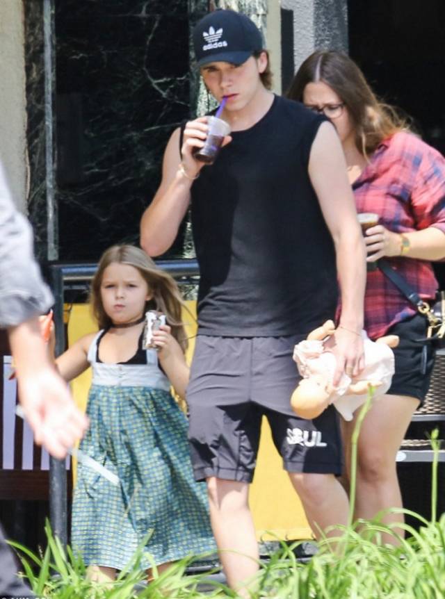 贝克汉姆从小七出生就抱小七,贝克汉姆和小七日常