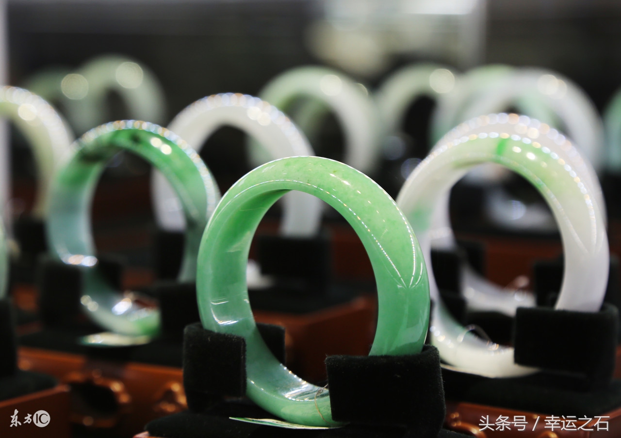 6-7千元翡翠手镯,翡翠手镯成色与价格