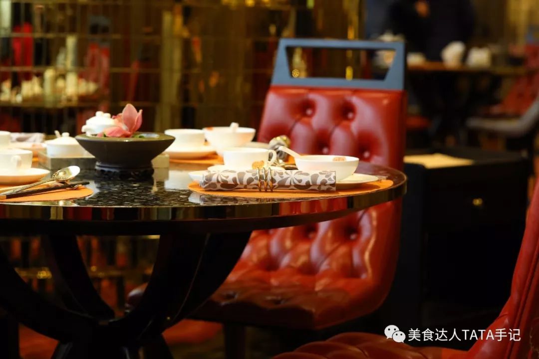 一不留神就掉进坑里,一不留神就会掉进一个大坑