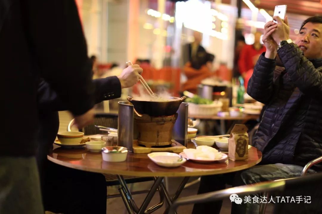 一不留神就掉进坑里,一不留神就会掉进一个大坑