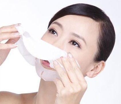 脸部太干燥要如何补水保湿,干燥肌肤该如何正确的补水保湿