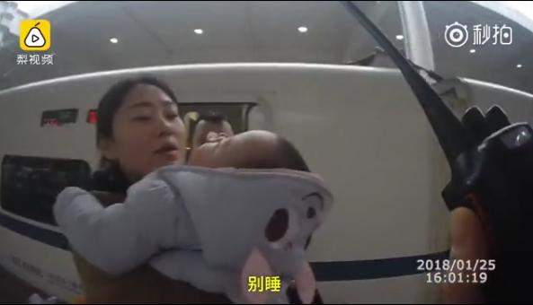 小儿高热惊厥的家庭急救法,儿童发生高热惊厥昏迷不醒怎么办