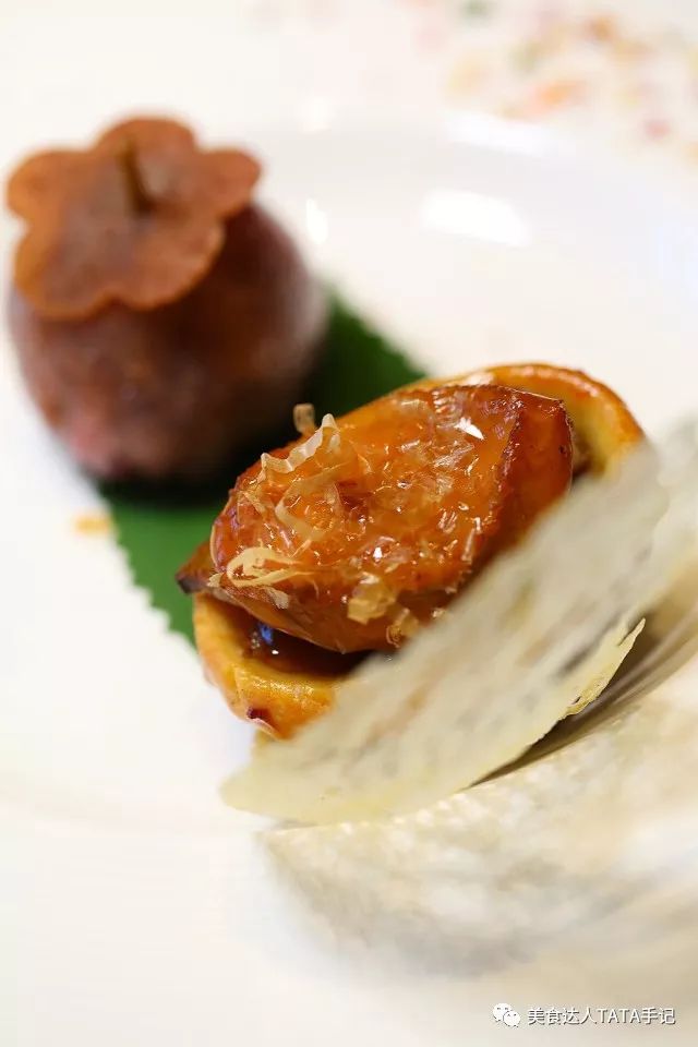 一不留神就掉进坑里,一不留神就会掉进一个大坑