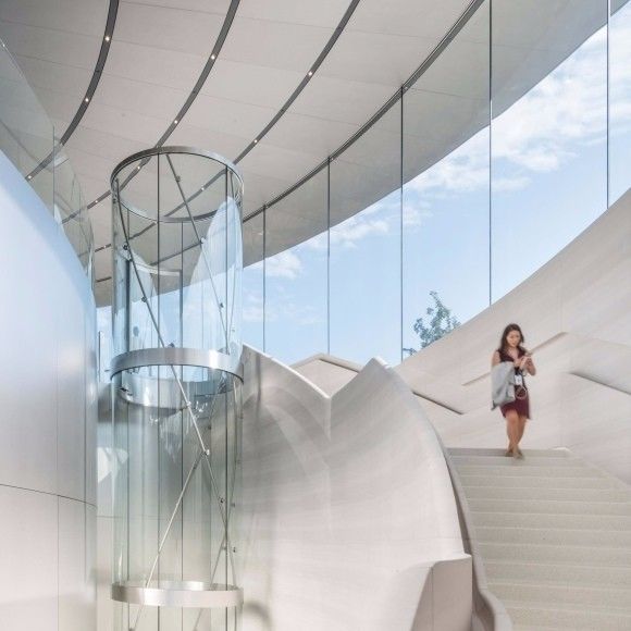 威特Luna圆弧门系统入驻新苹果总部