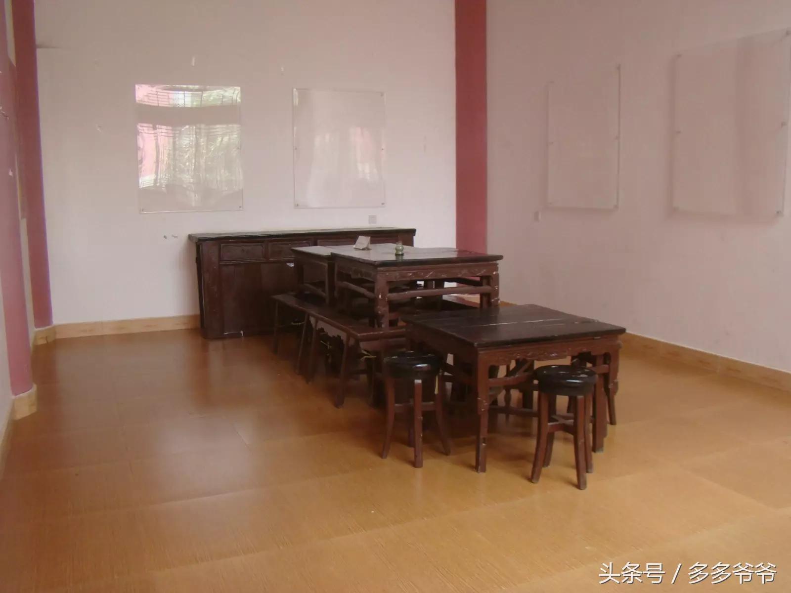 王锡康：我骑长征路纪实D97,沾益县，曲靖市三元宫，馆长赠书，马龙县