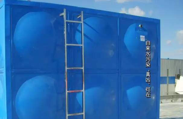 水龙头进水口有污垢,水龙头出口黑色污垢