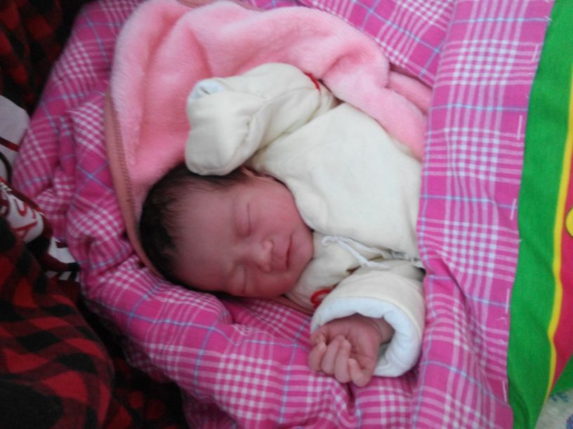 羊水偏少脐带绕颈2周能顺产吗,羊水偏少就必须剖腹产吗