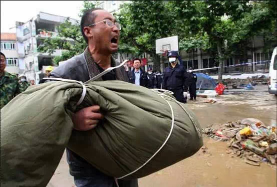 5.12汶川地震感人记录,5.12汶川地震纪念感言