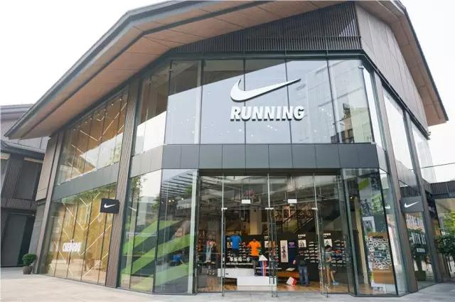 成都最新探店,成都老街冒出一家酷炫潮店