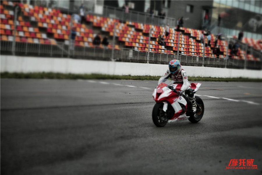 “旱鸭子与水怪”2016我是车手挑战赛首战摩托车组