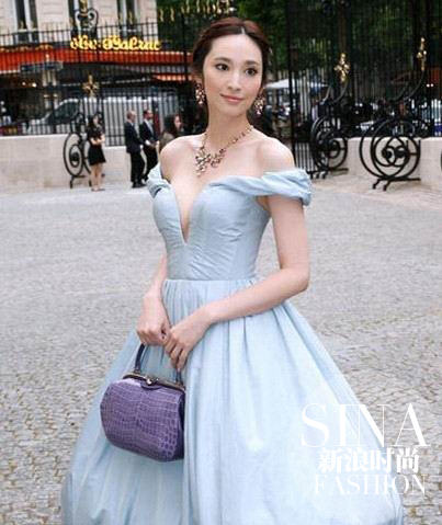 吴佩慈四十岁庆祝生日,吴佩慈现实里多美