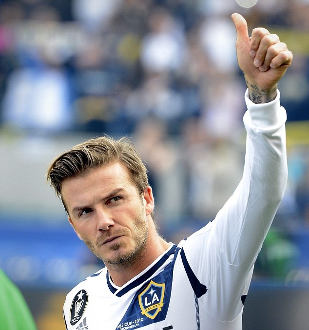 小贝悄悄憋了5年的足球队成立了！送祝福的豁牙小七笑开了花