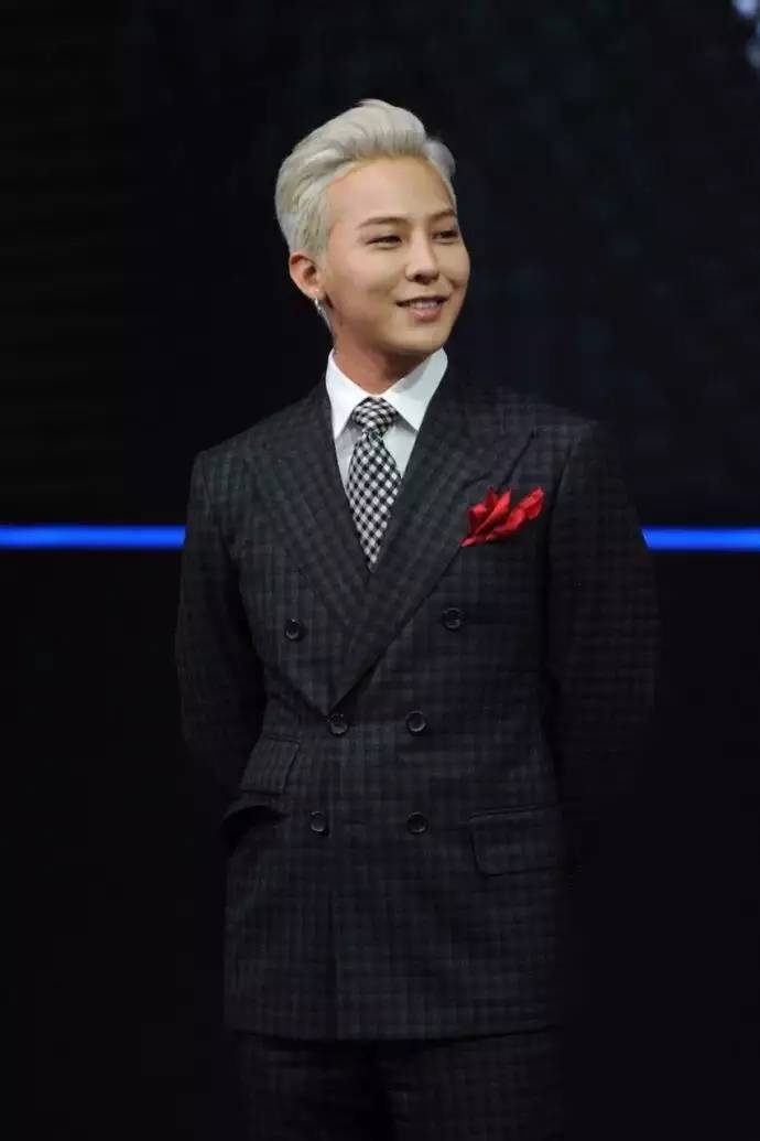 Mr.Why的朋友圈被车展刷屏了（上次欠了你们的老公权志龙，多图慎点）