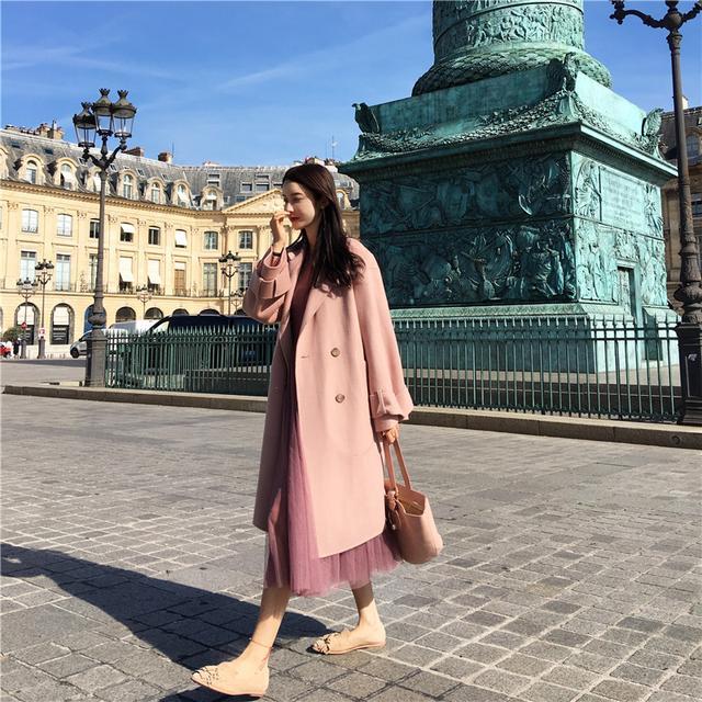 连帽短款羊角扣大衣怎么搭配,连帽呢子大衣的个性时尚搭配