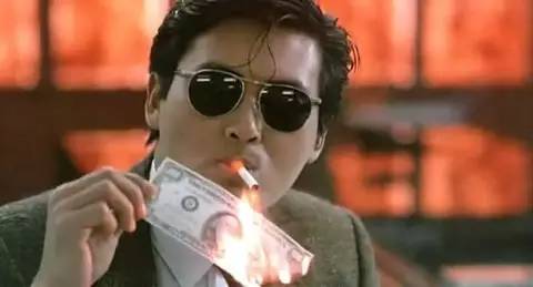 新闻FAN|顺手牵了个编织袋过海关谁也没猜到结局是！