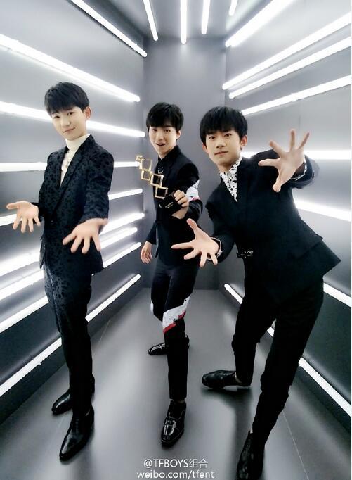 看了王俊凯王源千玺最近露额头的照片，撩妹能力max，女友粉暴涨