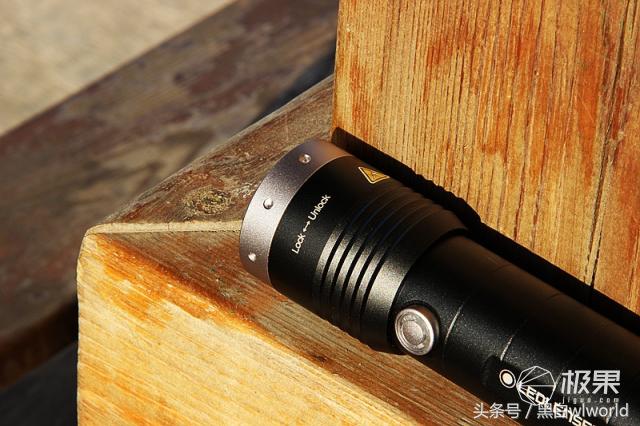 强光家用手电筒远射超亮,照明超远强光手电