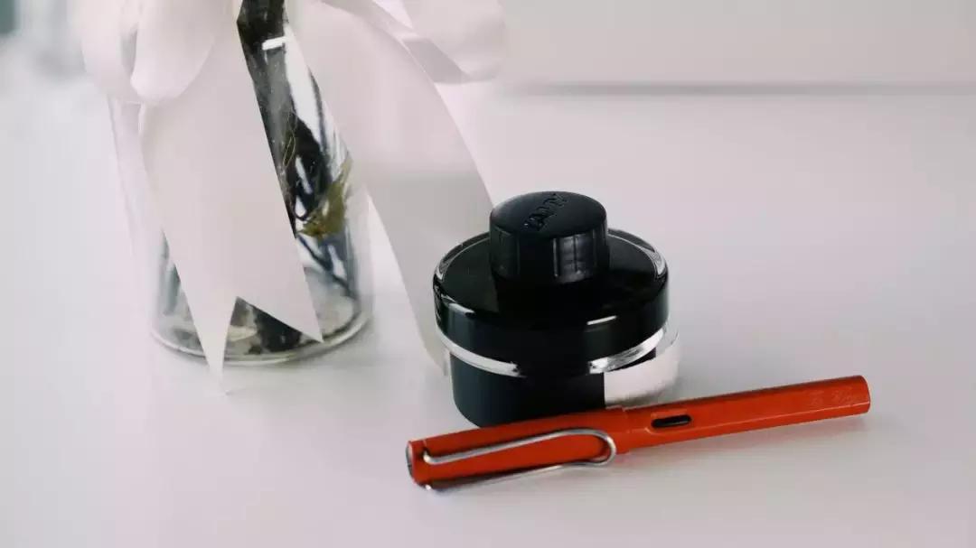 你的情人节礼物在路上注意查收,快到情人节了你准备好礼物了吗