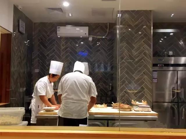 大连这些高逼格美食1张毛爷爷就搞定，约会的首选！