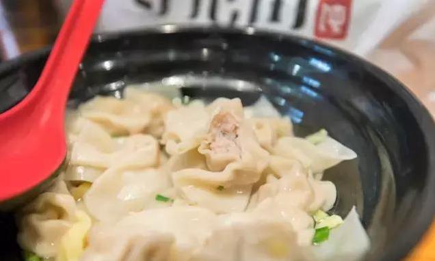 魔都最漂亮的公交,魔都最好吃的小吃一条街