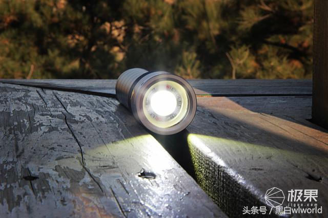 强光家用手电筒远射超亮,照明超远强光手电