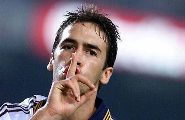 皮克惨遭黄牌警告,皮克被骂