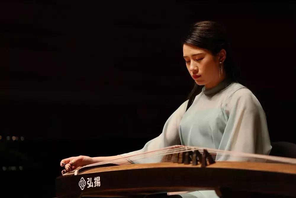 古筝弹奏中的肢体动作与气息,古筝如何运用气息与肢体