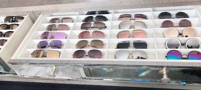 衣帽间比商场还大的亿万富豪，竟然跟我用同款？