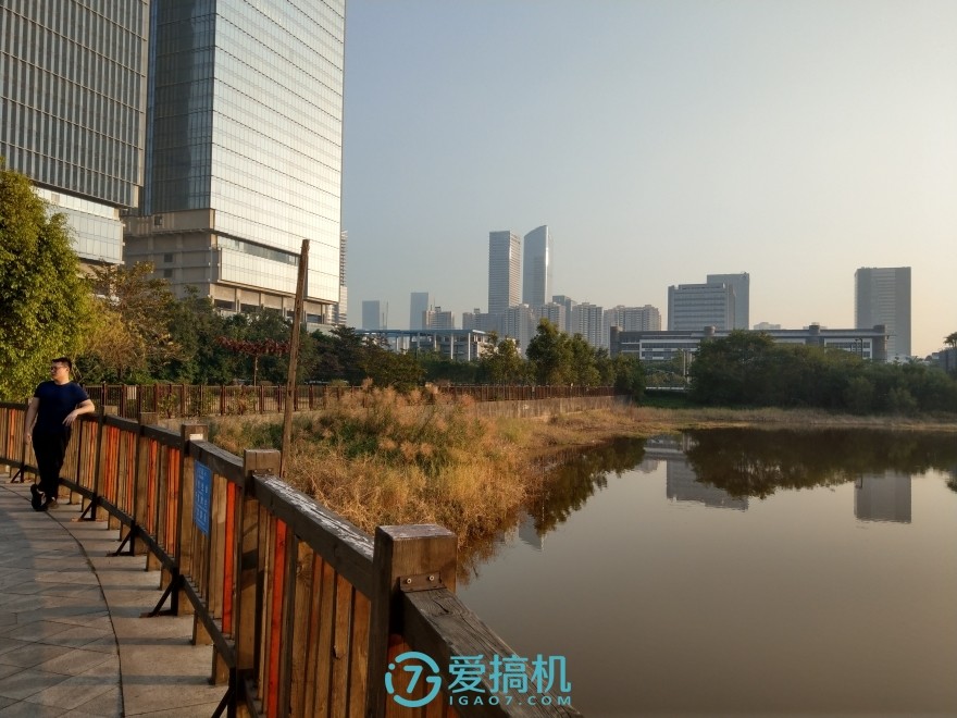 htcu11和u11+选哪个,htcu11+和u12+屏幕哪个好